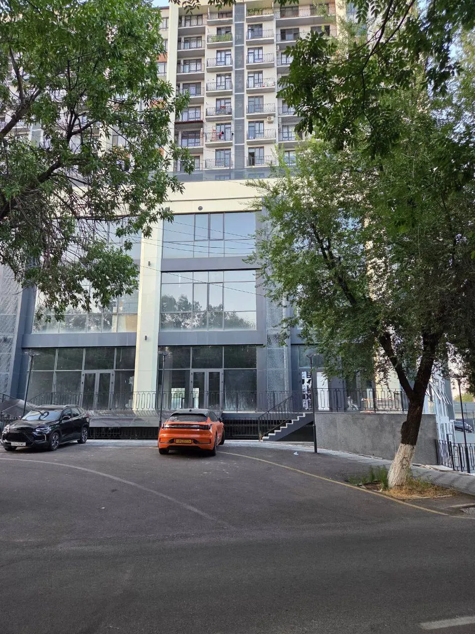 Сотилади тижорат биноси, 1000 м² — Яккасарой тумани