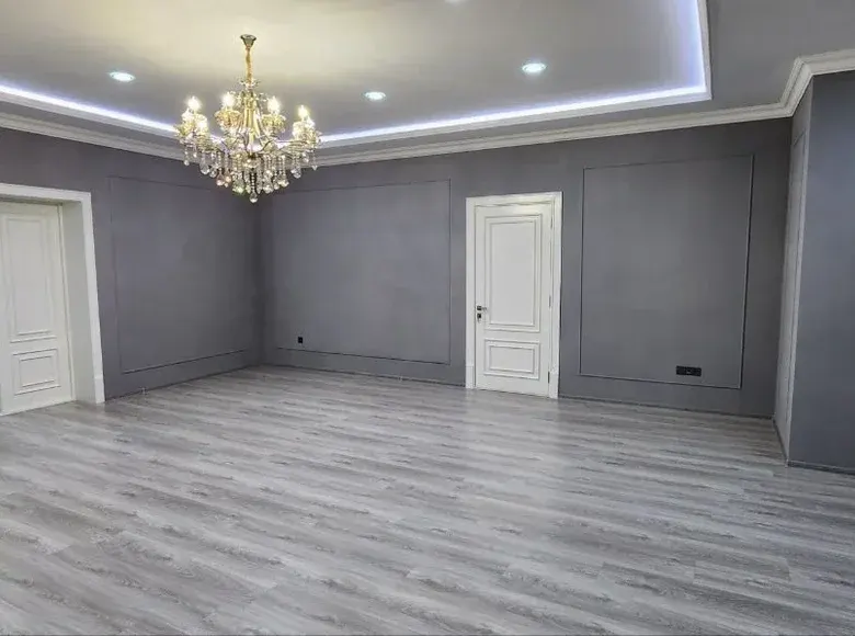 Продаётся 3-комнатная квартира, 182 м², 3/7 этаж — Мирабадский район