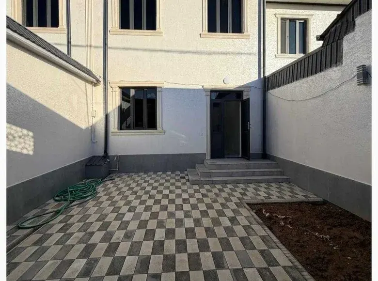 Сотилади 5 хонали ҳовли уй, 1.5 сотих, 130 м² — Мирзо Улуғбек тумани