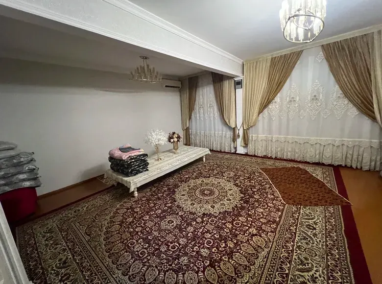 Продаётся 5-комнатная квартира, 113 м², 2/5 этаж — Юнусабадский район