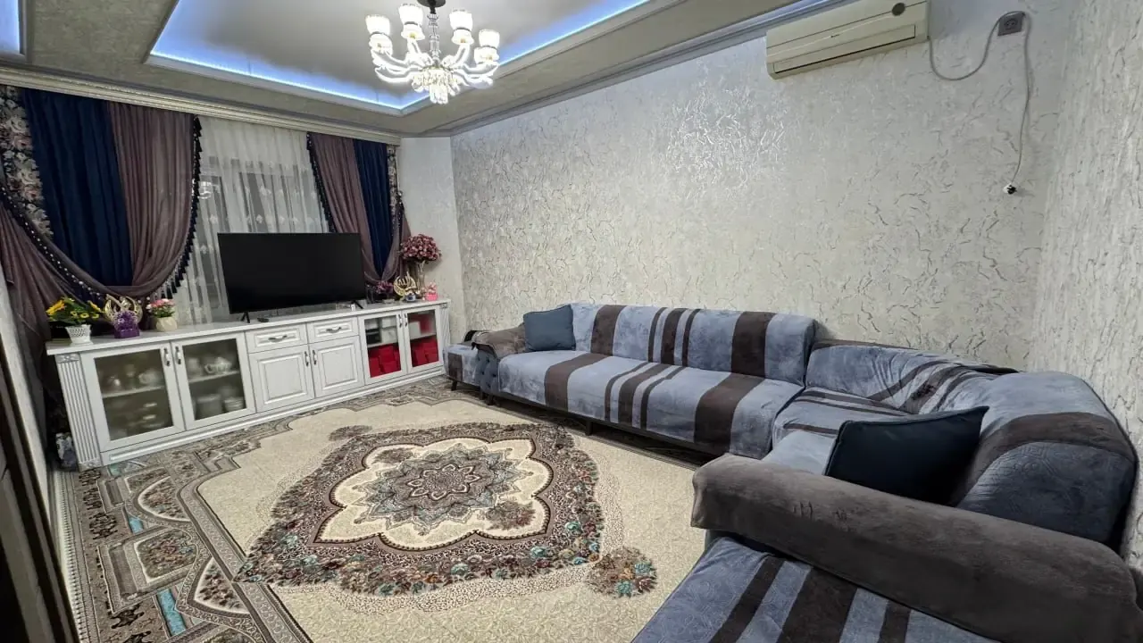 Продаётся 5-комнатная квартира, 94 м², 2/4 этаж — Гулистан
