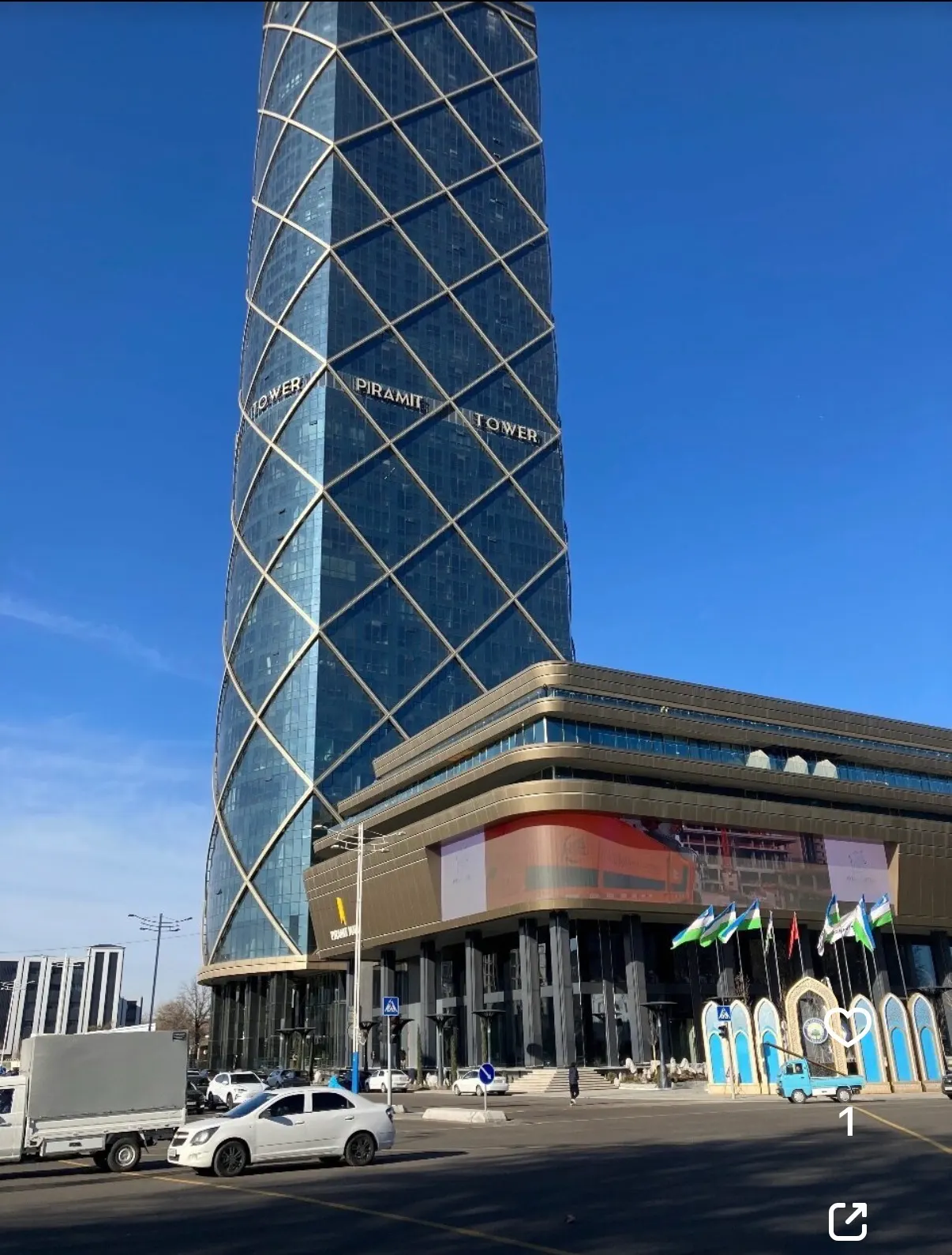 Продаётся 2-комнатная квартира, 63 м², 42/47 этаж — Яккасарайский район