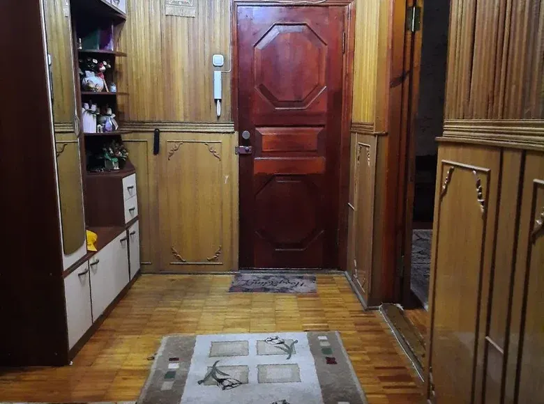 Сотилади 5 хонали квартира, 94 м², 2/5 қават — Миробод тумани