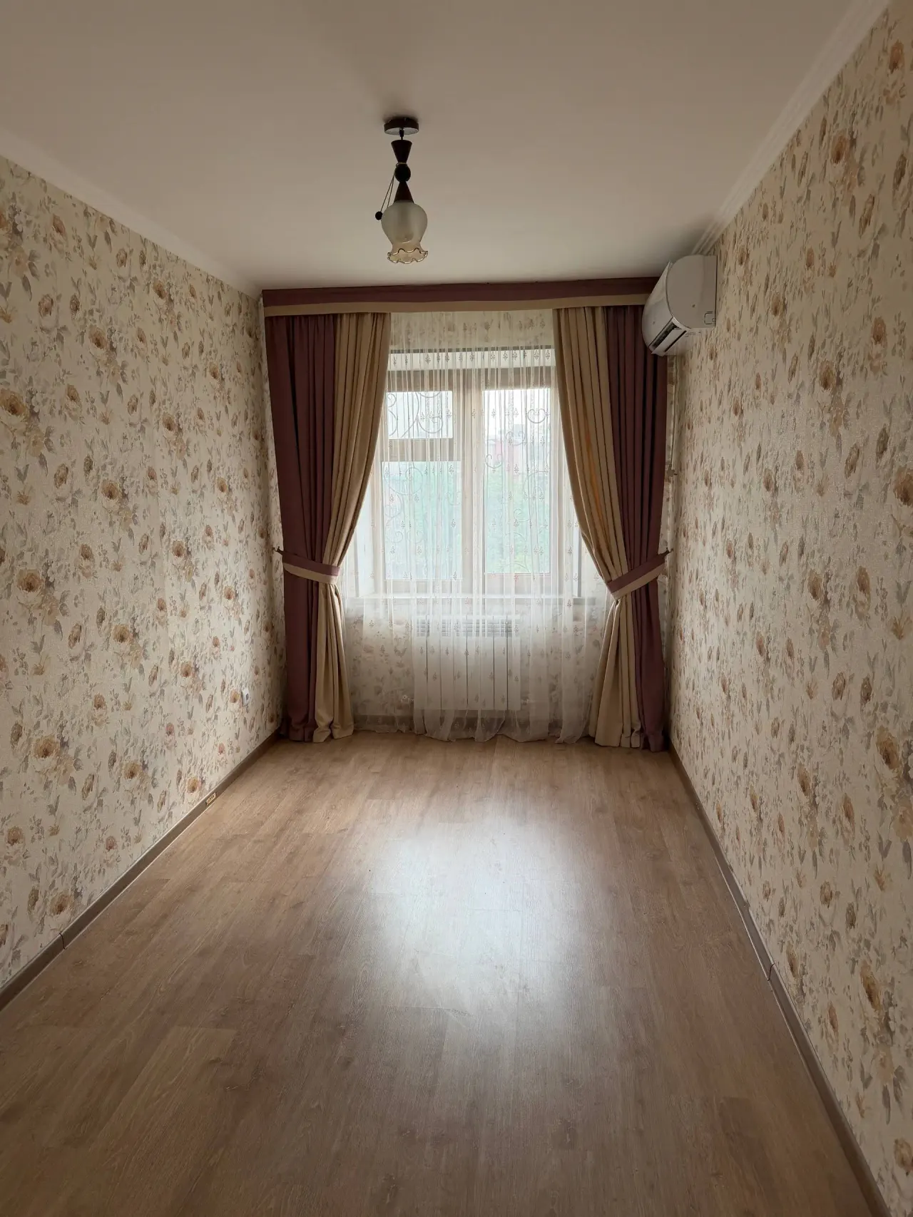 Сотилади 2 хонали квартира, 56 м², 3/4 қават — Оҳангарон шаҳри