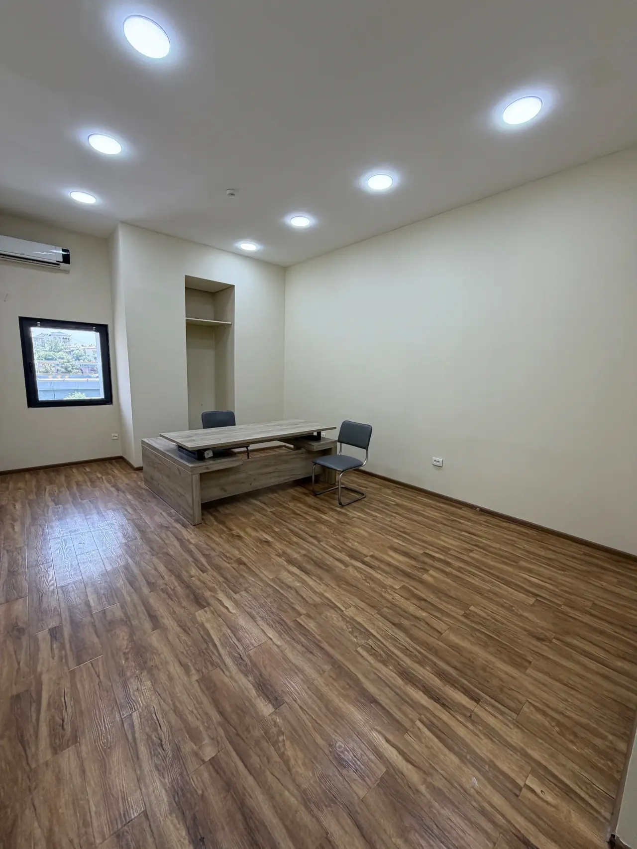 Сдаётся офис, 30 м², 3/4 этаж — Чиланзарский район