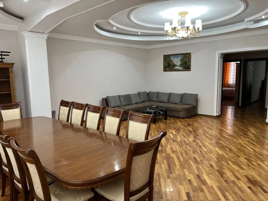 Сдаётся 3-комнатная квартира, 125 м², 3/4 этаж — Яккасарайский район