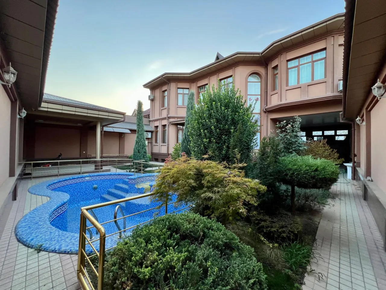 Сдаётся 6-комнатный дом, 6 сот., 600 м² — Яккасарайский район