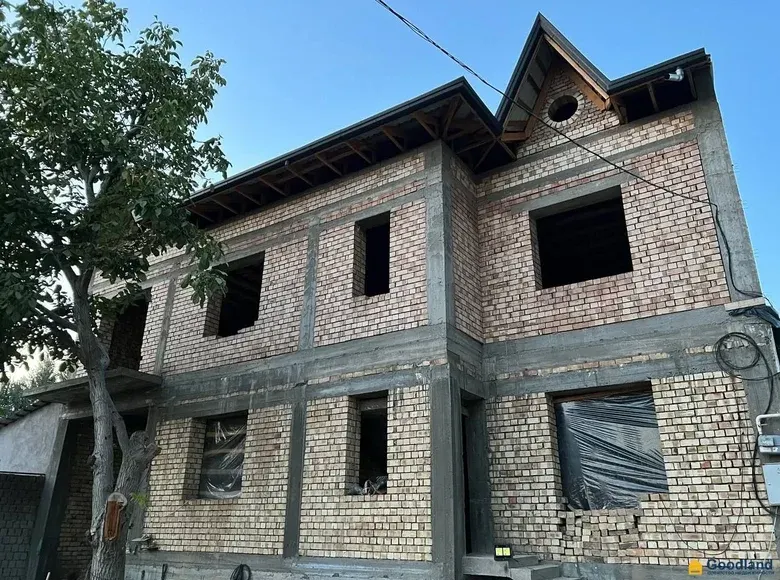 Sotiladi hovli uy, 320 m² — Mirzo Ulugʻbek tumani