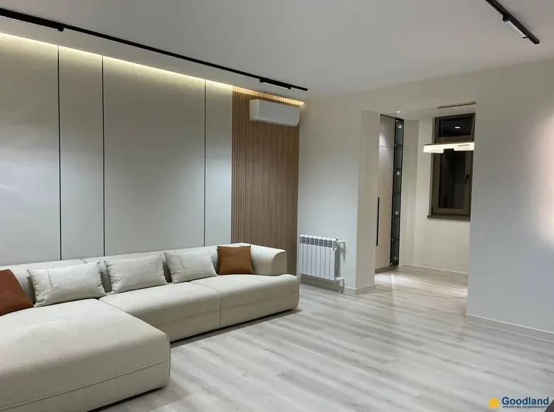 Sotiladi 3 xonali kvartira, 80 m², 2/4 qavat — Yakkasaroy tumani