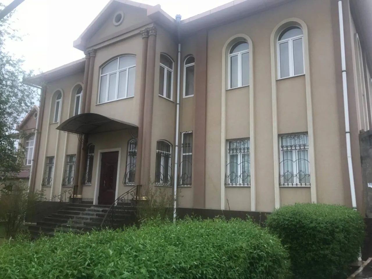 Sotiladi hovli uy, 12 sotix, 3 qavatli — Yunusobod tumani