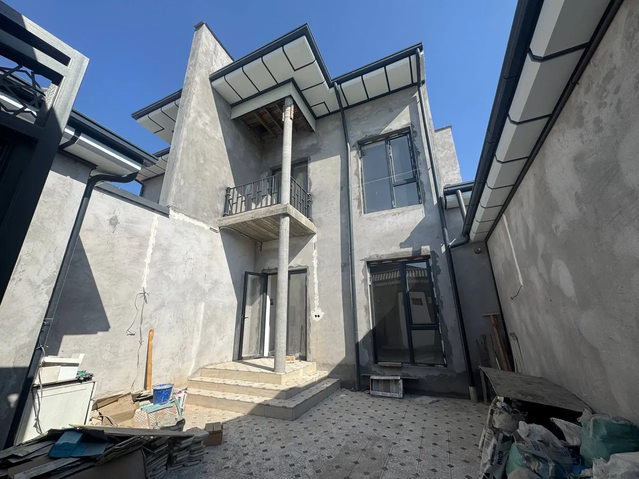 Продаётся 5-комнатная квартира, 130 м², 2/2 этаж — Ташкентский район