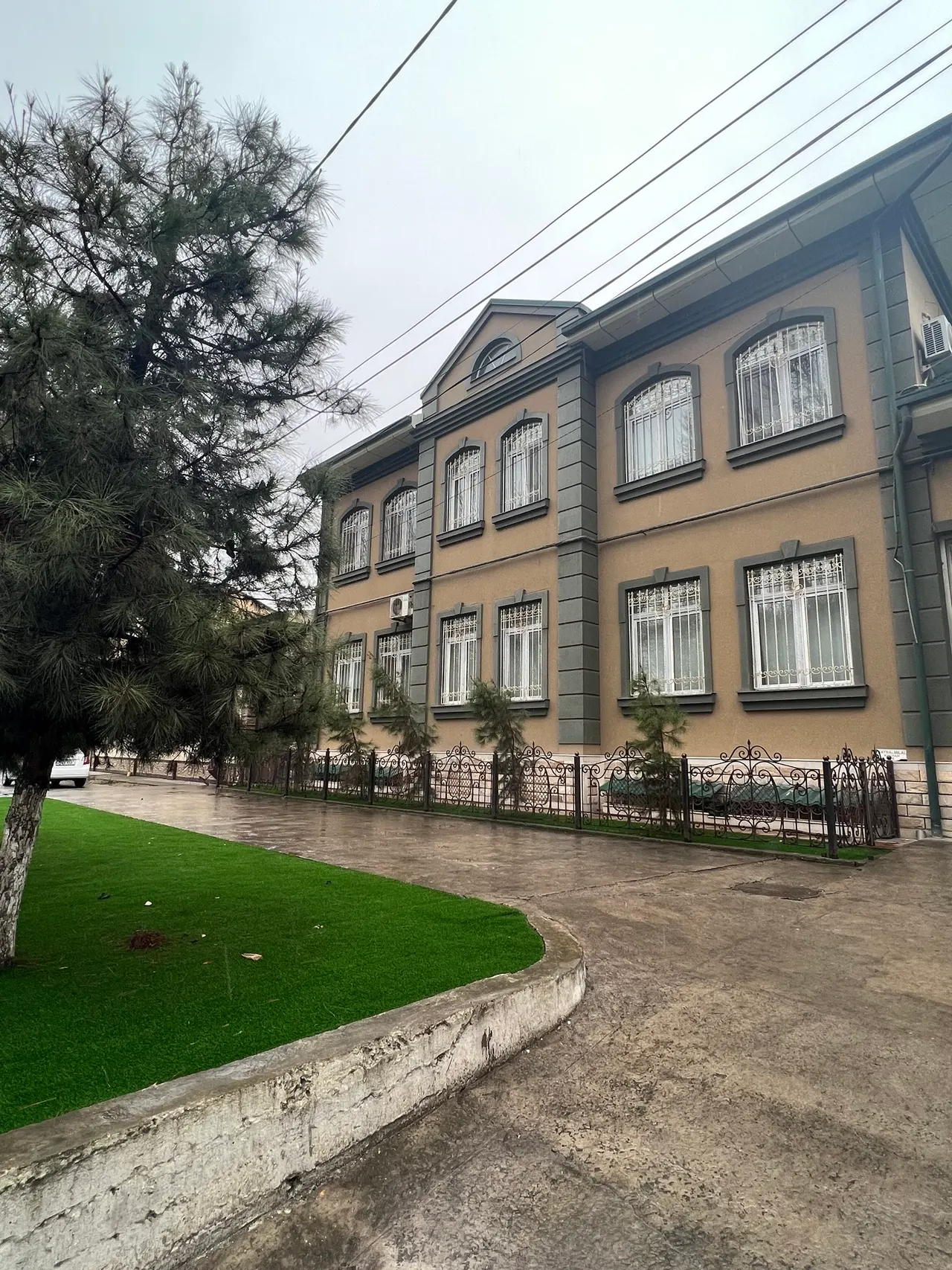 Sotiladi hovli uy, 6 sotix, 3 qavatli — Chilonzor tumani