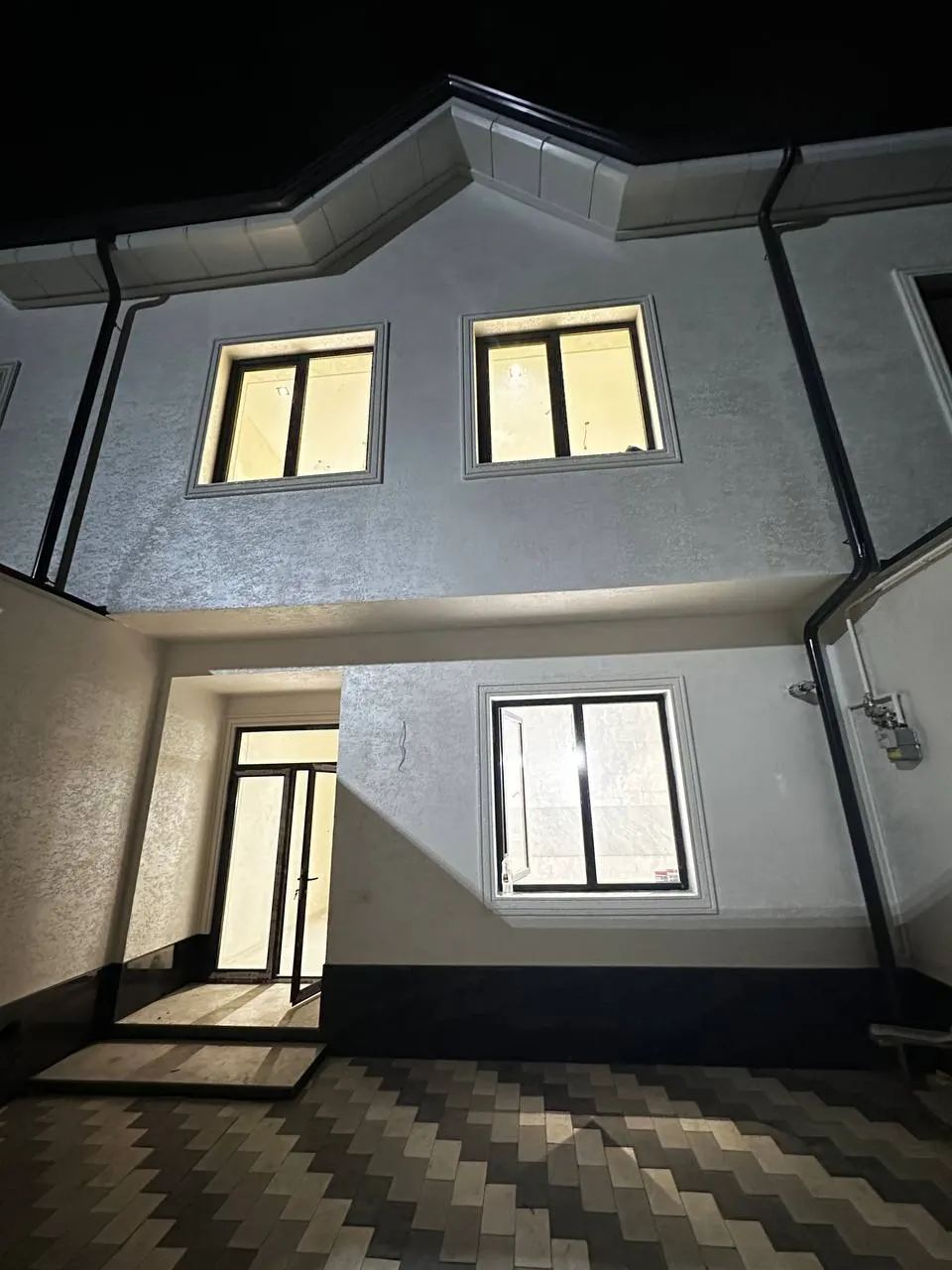 Sotiladi 4 xonali hovli uy, 1 sotix, 140 m², 2 qavatli — Sergeli tumani
