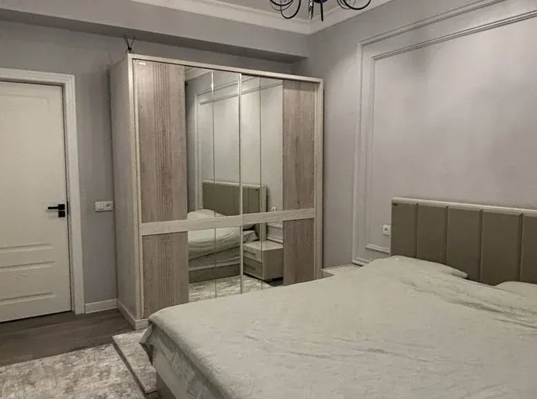 Sotiladi 3 xonali kvartira, 80 m², 4/7 qavat — Olmazor tumani