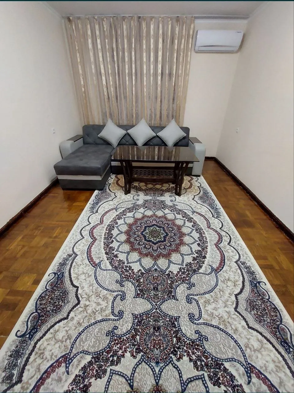 Сдаётся 1-комнатная квартира, 50 м², 1/4 этаж — Мирабадский район