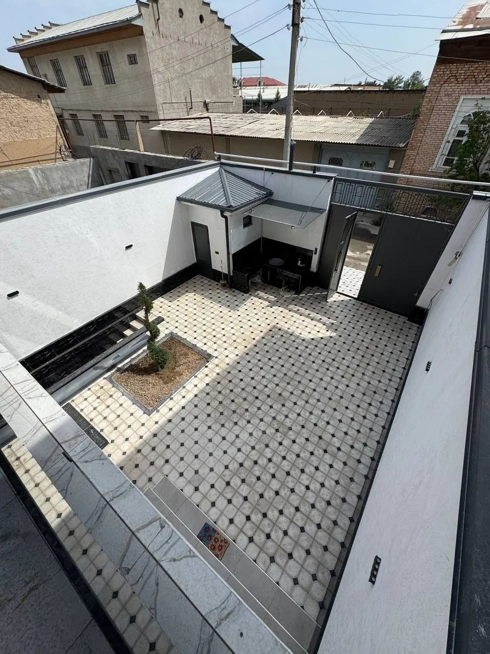 Сотилади 6 хонали ҳовли уй, 2 сотих, 200 м², 2/2 қават — Сергели тумани