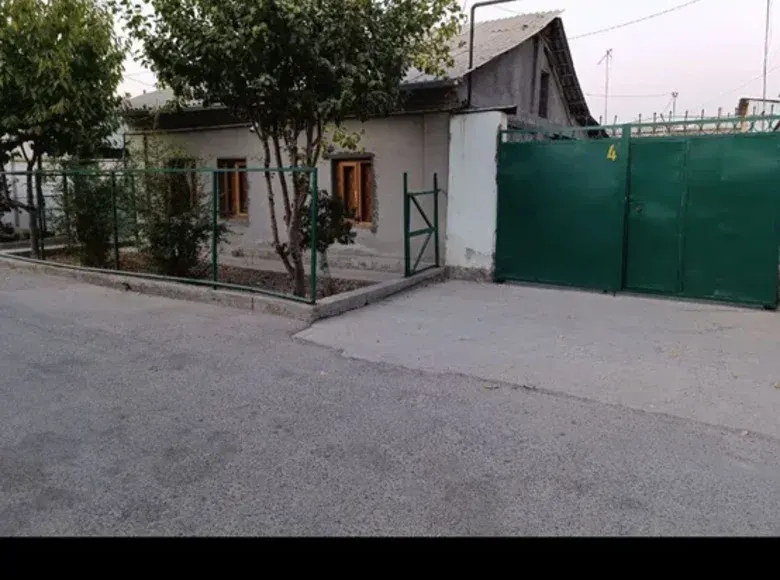 Sotiladi 8 xonali hovli uy — Bektemir tumani