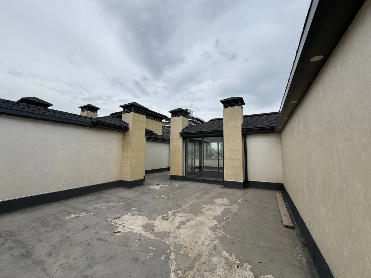 Sotiladi 4 xonali kvartira, 188 m², 11/11 qavat — Yakkasaroy tumani
