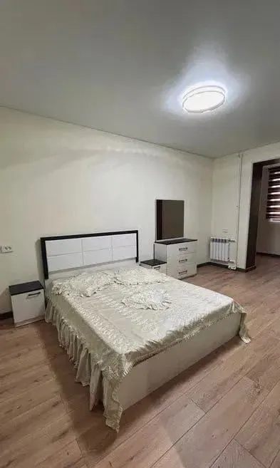Сдаётся 3-комнатная квартира, 90 м², 3/4 этаж — Мирабадский район