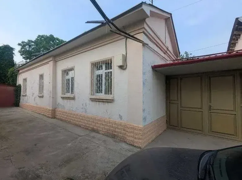 Сотилади 8 хонали ҳовли уй, 200 м² — Мирзо Улуғбек тумани