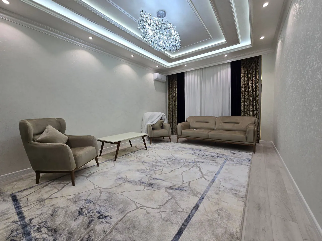 Сдаётся 4-комнатная квартира, 120 м², 1/10 этаж — Яккасарайский район