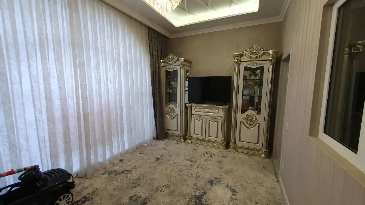 Сотилади 4 хонали квартира, 90 м², 2/8 қават — Мирзо Улуғбек тумани
