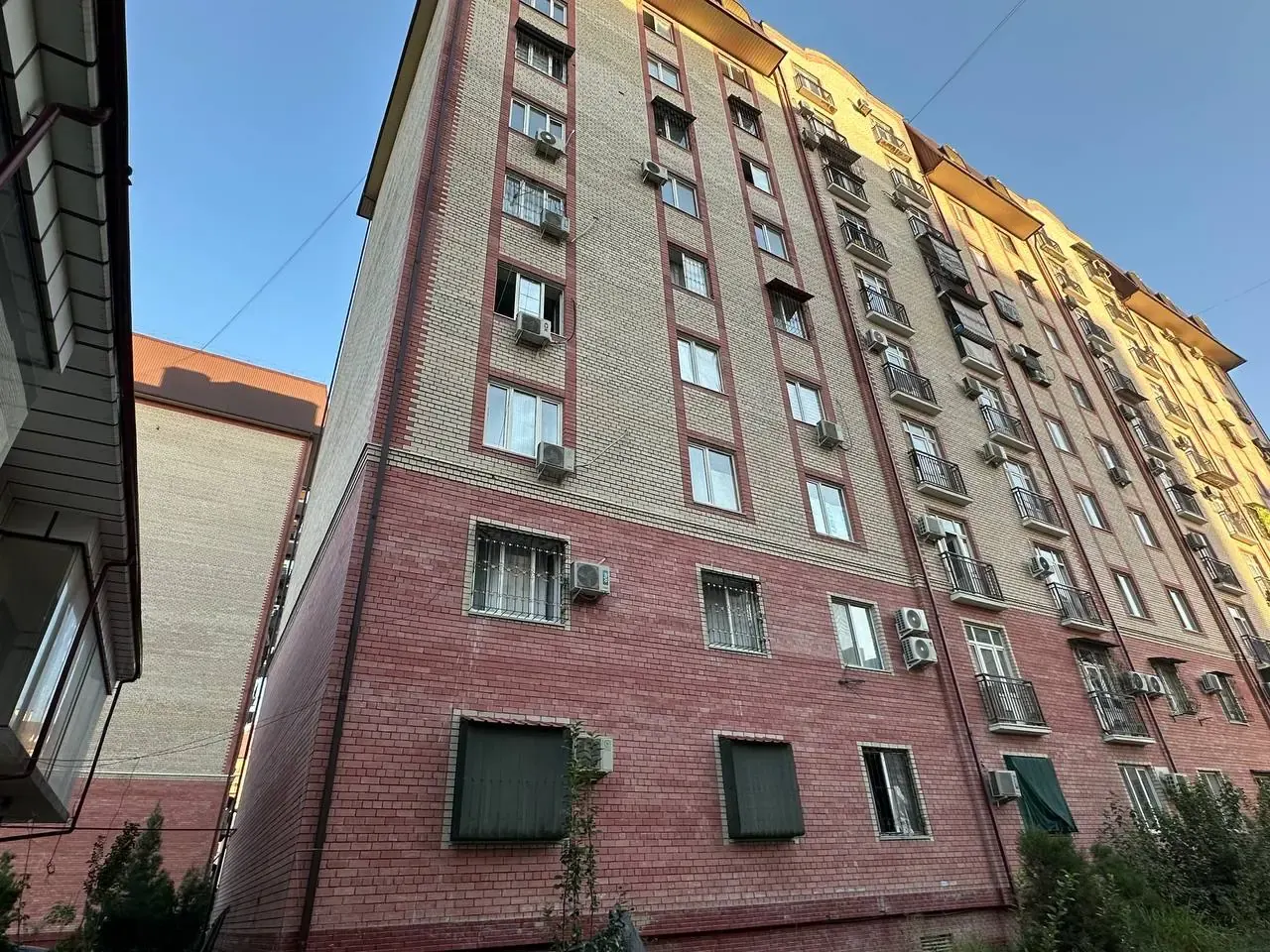 Sotiladi 3 xonali kvartira, 97 m², 1/10 qavat — Yashnobod tumani