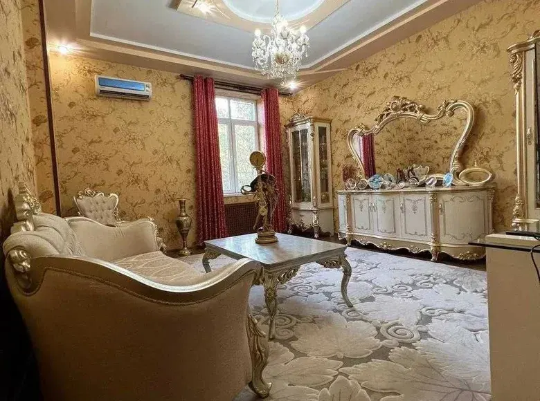 Продаётся 3-комнатная квартира, 106 м², 2/3 этаж — Яккасарайский район