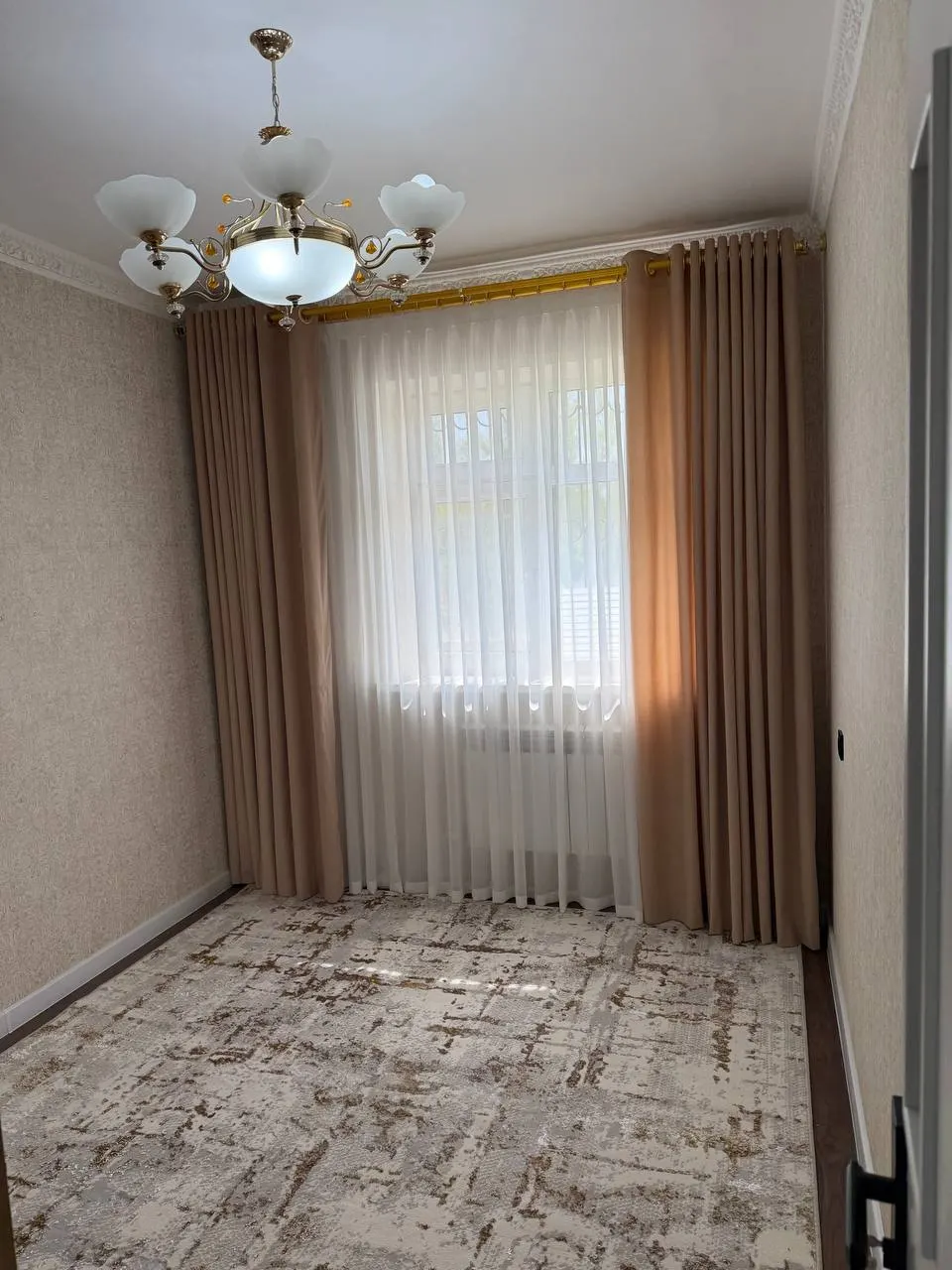 Sotiladi 3 xonali kvartira, 56 m², 1/7 qavat — Yangihayot tumani