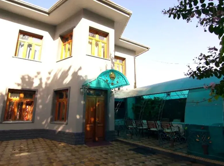 Sotiladi 5 xonali hovli uy, 6 sotix, 600 m² — Boʻstonliq tumani