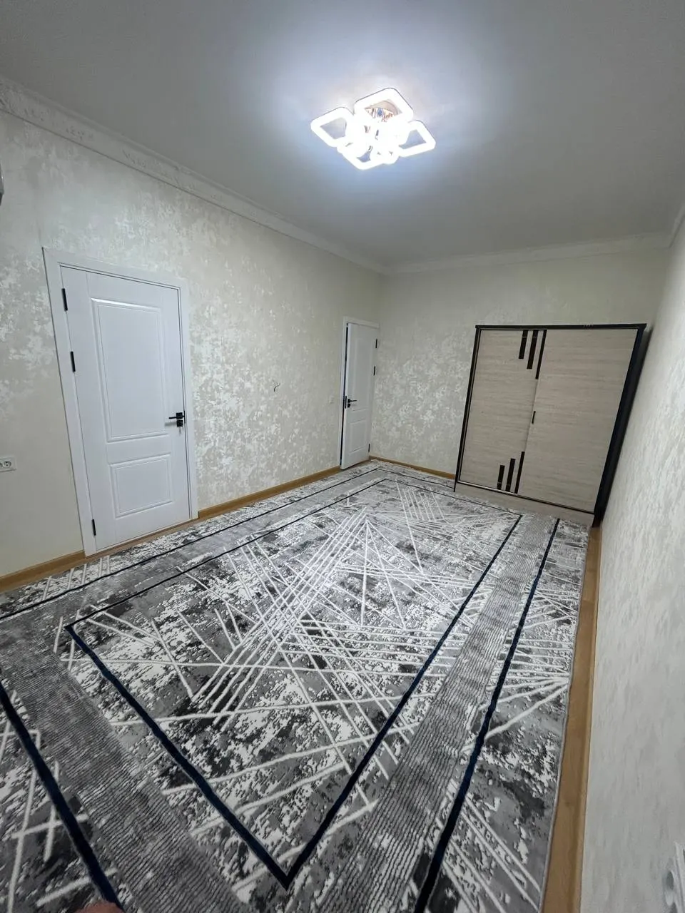 Продаётся 1-комнатная квартира, 33 м², 1/4 этаж — Чиланзарский район