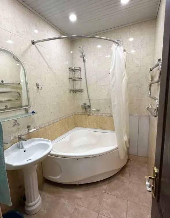 Продаётся 3-комнатная квартира, 74 м², 5/9 этаж — Мирабадский район
