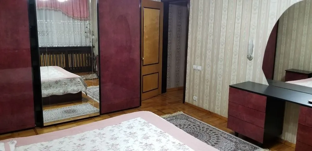 Сдаётся 4-комнатная квартира, 125 м², 2/5 этаж — Яккасарайский район