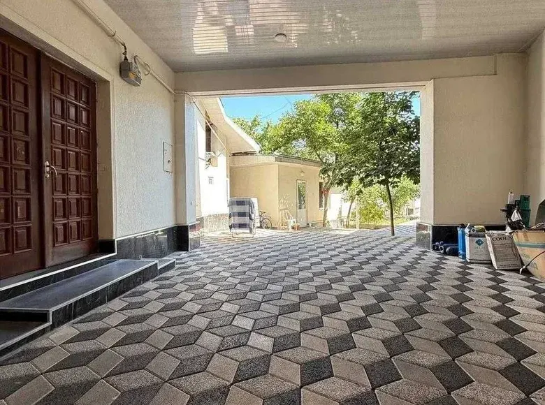 Сотилади 6 хонали ҳовли уй, 250 м² — Миробод тумани