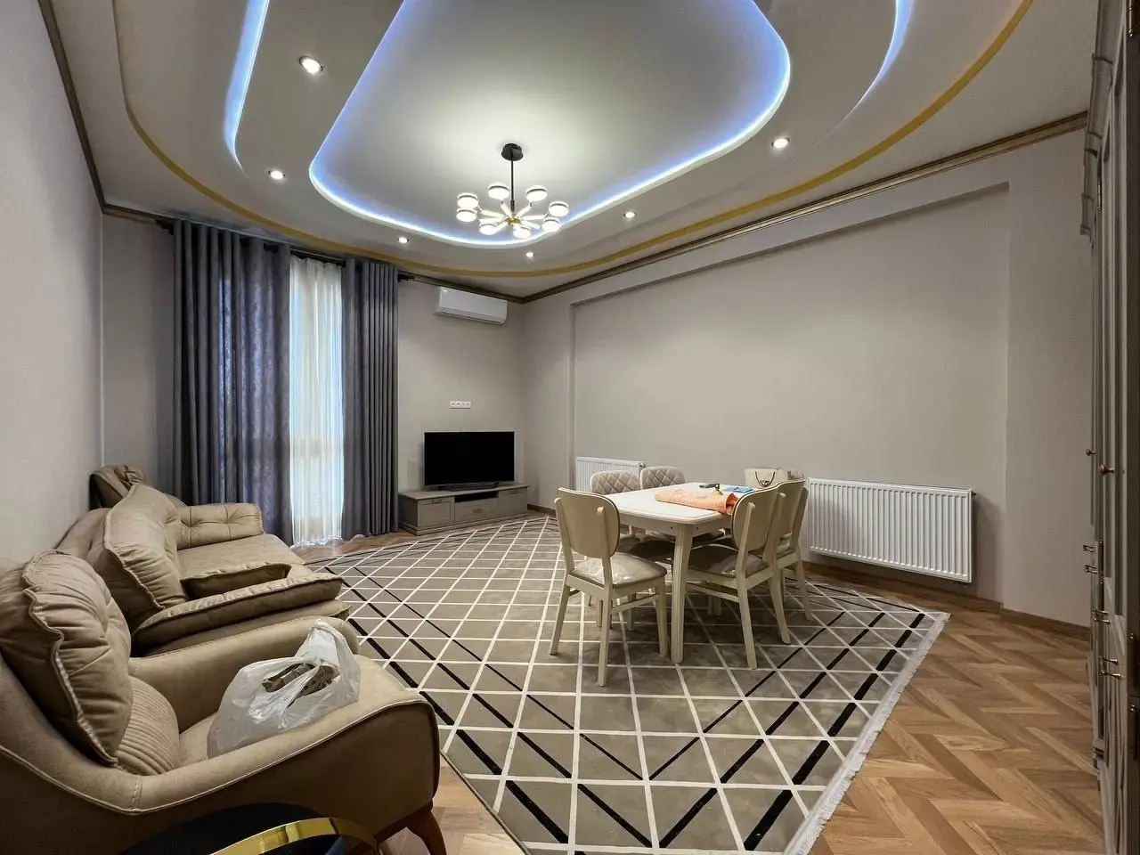 Sotiladi 4 xonali kvartira, 131 m², 4/8 qavat — Yakkasaroy tumani