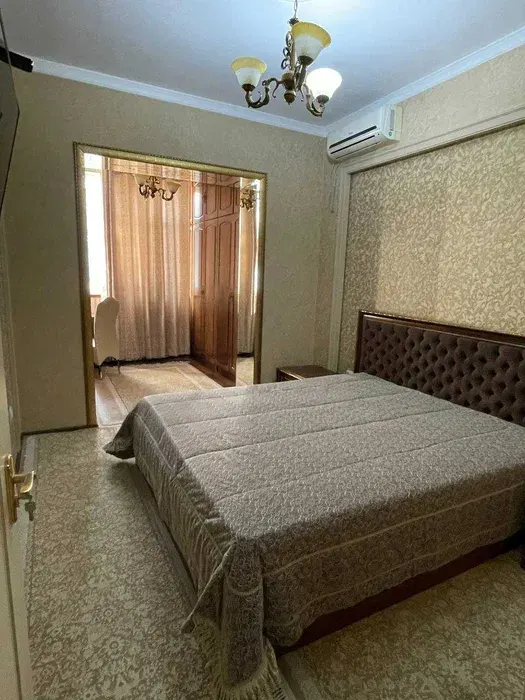 Сдаётся 4-комнатная квартира, 125 м², 3/4 этаж — Мирабадский район