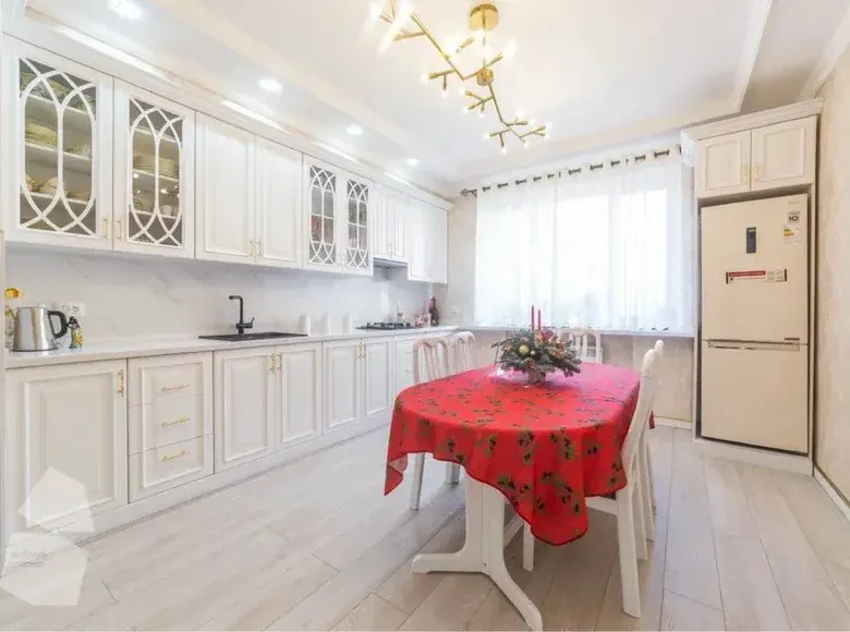 Продаётся 3-комнатная квартира, 130 м², 2/8 этаж — Юнусабадский район