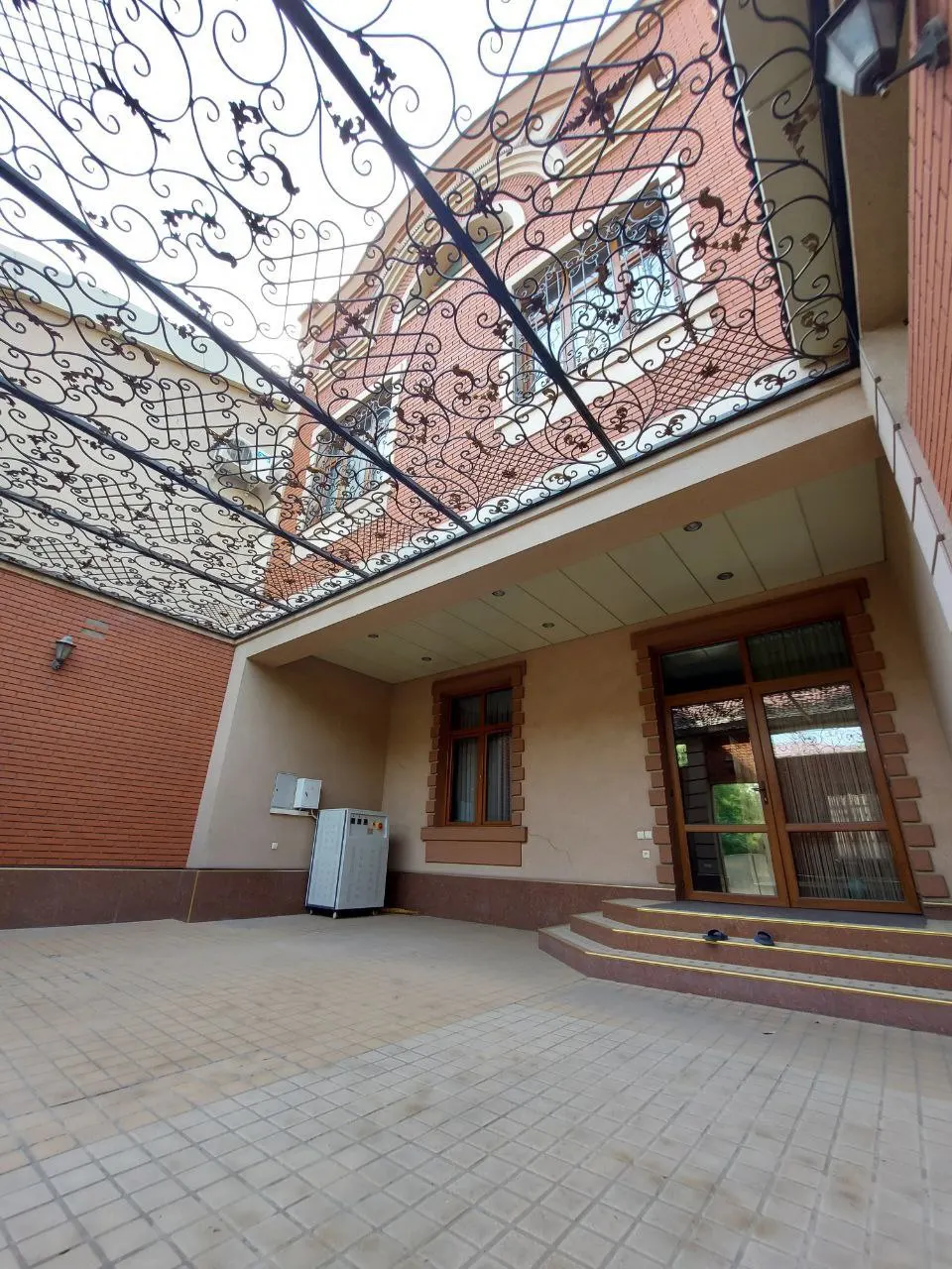 Сдаётся 6-комнатный дом, 5 сот., 450 м², 2 этажа — Яккасарайский район