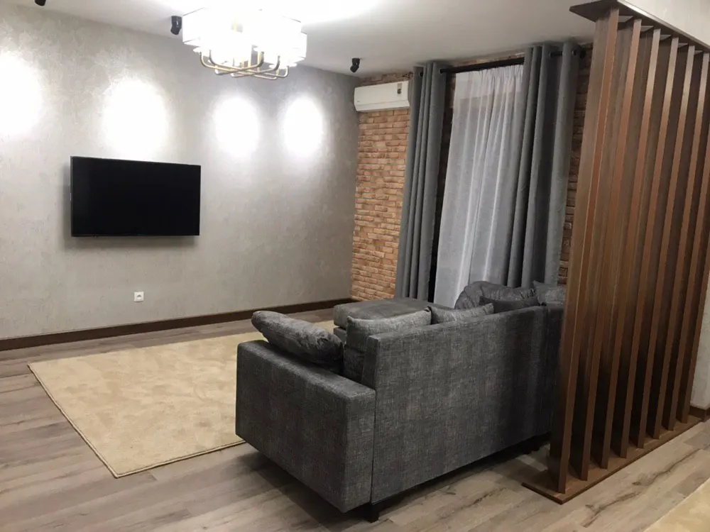 Сдаётся 4-комнатная квартира, 180 м², 6/9 этаж — Мирабадский район
