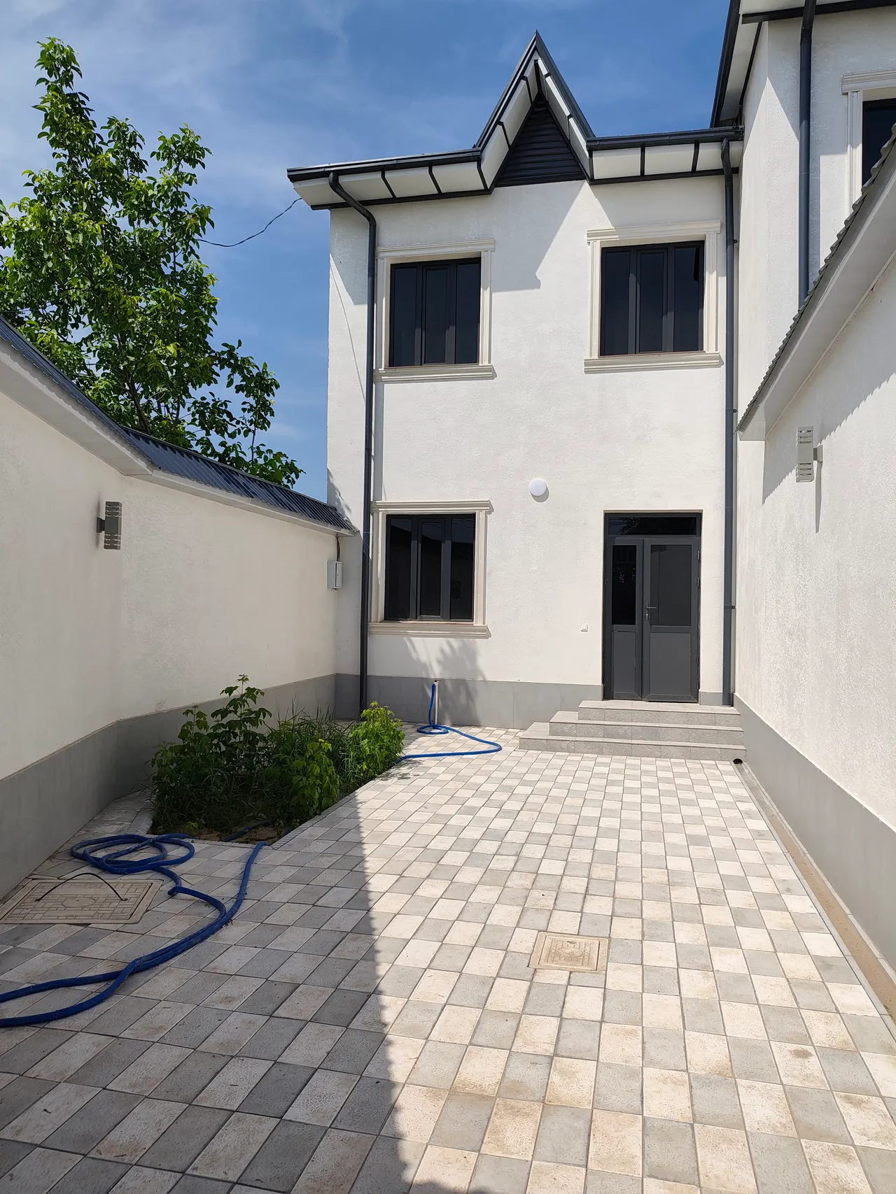 Sotiladi 4 xonali hovli uy, 1.2 sotix, 100 m² — Mirzo Ulugʻbek tumani