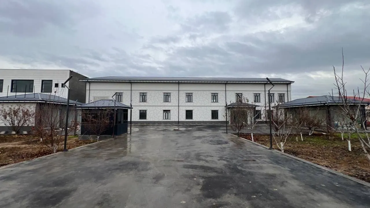 Продаётся коммерческое помещение, 1000 м², 7.5 сот. — Бектемирский район