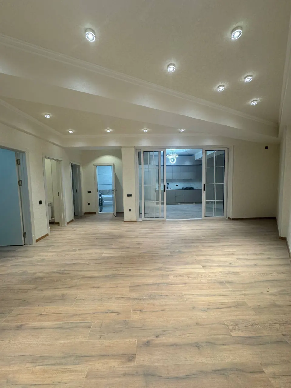 Sotiladi 4 xonali kvartira, 160 m², 3/12 qavat — Yunusobod tumani