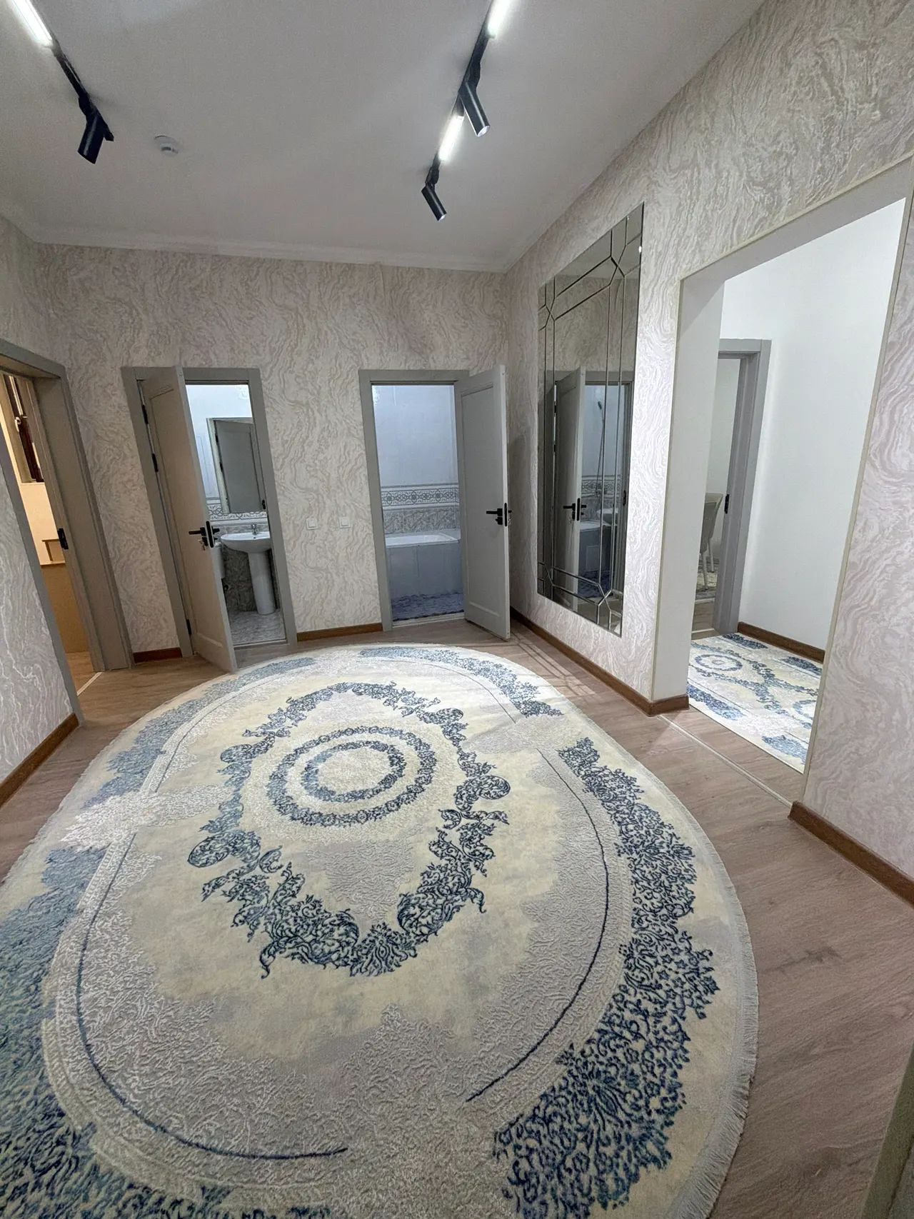 Sotiladi 2 xonali kvartira, 67 m², 6/9 qavat — Yangihayot tumani