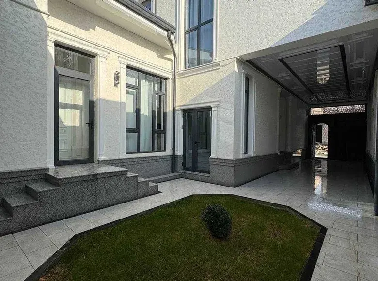 Sotiladi 6 xonali hovli uy, 2 sotix, 300 m², 1/2 qavat — Sergeli tumani