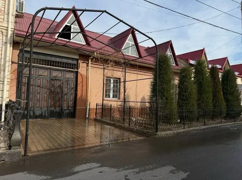 Сотилади 6 хонали ҳовли уй, 3.3 сотих, 240 м² — Юнусобод тумани