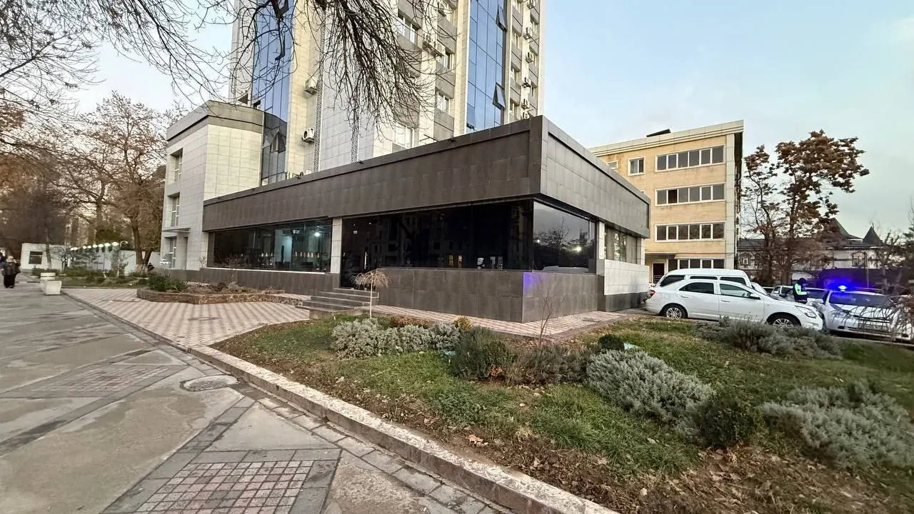 Сдаётся коммерческое помещение, 910 м², 1/1 этаж — Мирабадский район