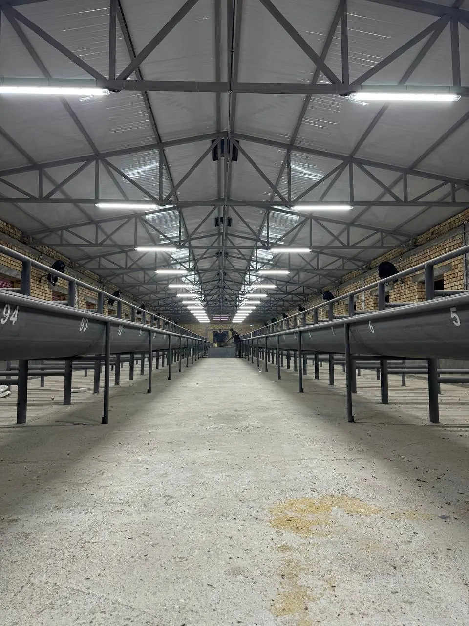 Sotiladi tijorat binosi, 4000 m², 40 sotix — Zangiota tumani