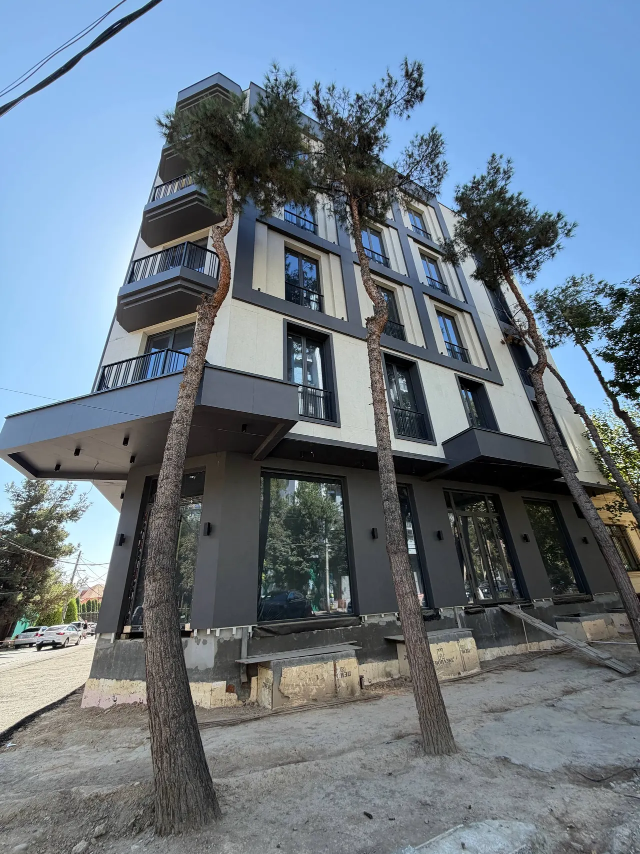 Сотилади тижорат биноси, 2428 м², 4 сотих — Мирзо Улуғбек тумани