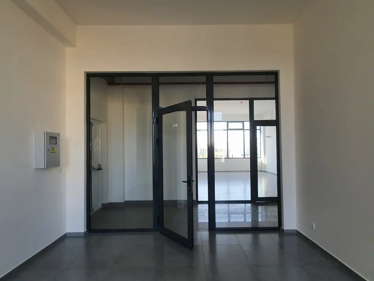 Sotiladi tijorat binosi, 26 m², 2/2 qavat — Yangihayot tumani