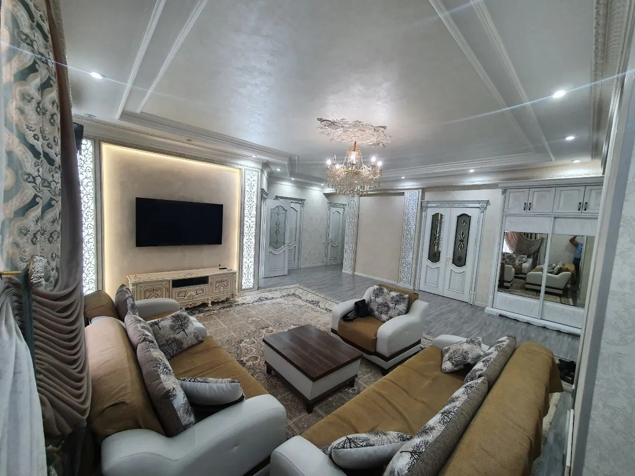 Ижарага берилади 4 хонали квартира, 180 м², 2/8 қават — Миробод тумани